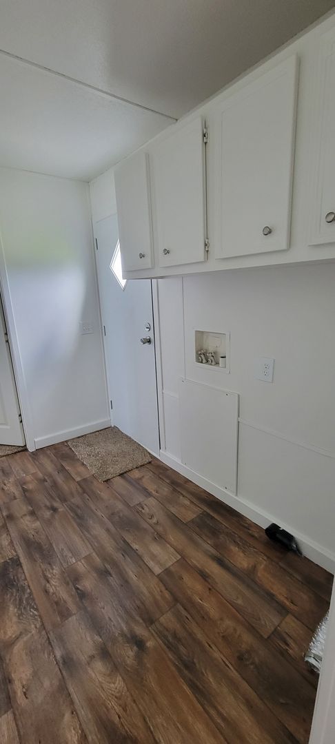 Building Photo - Ready to Move in