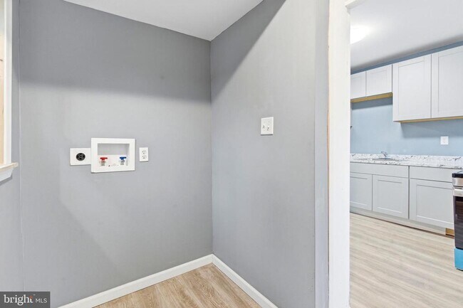Building Photo - 111 Hanover Dr