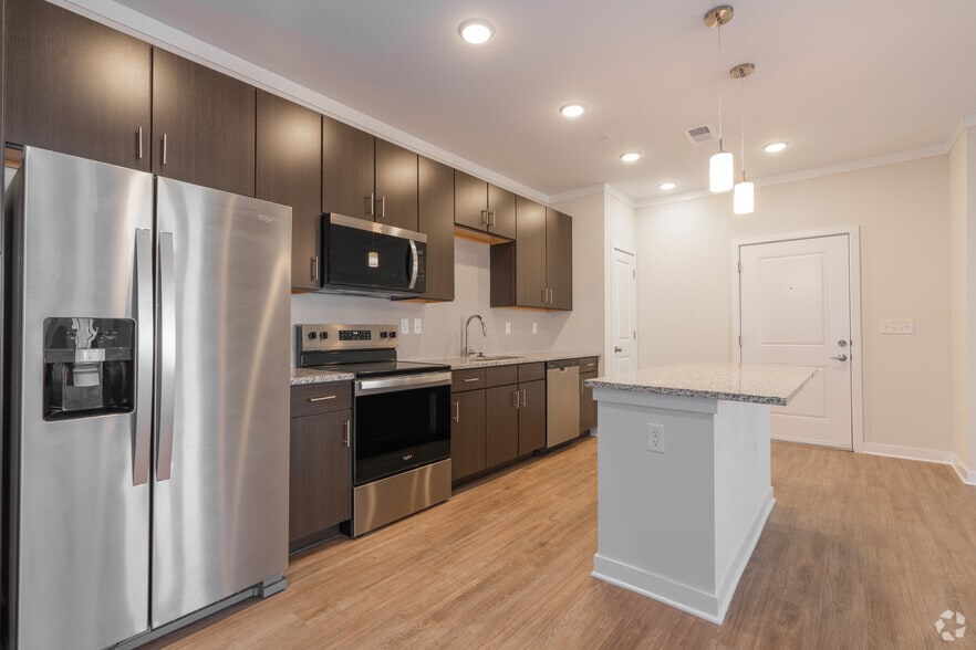 3BR, 2BA - 1,253SF - Kitchen - The Fountains