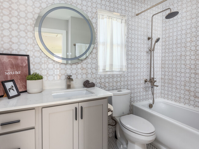 Upstairs bathroom - 1405 Holly St