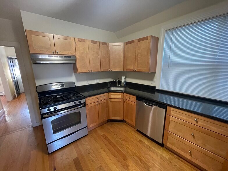 Building Photo - 13 Edmunds St