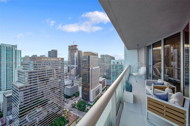 Building Photo - 495 Brickell Ave