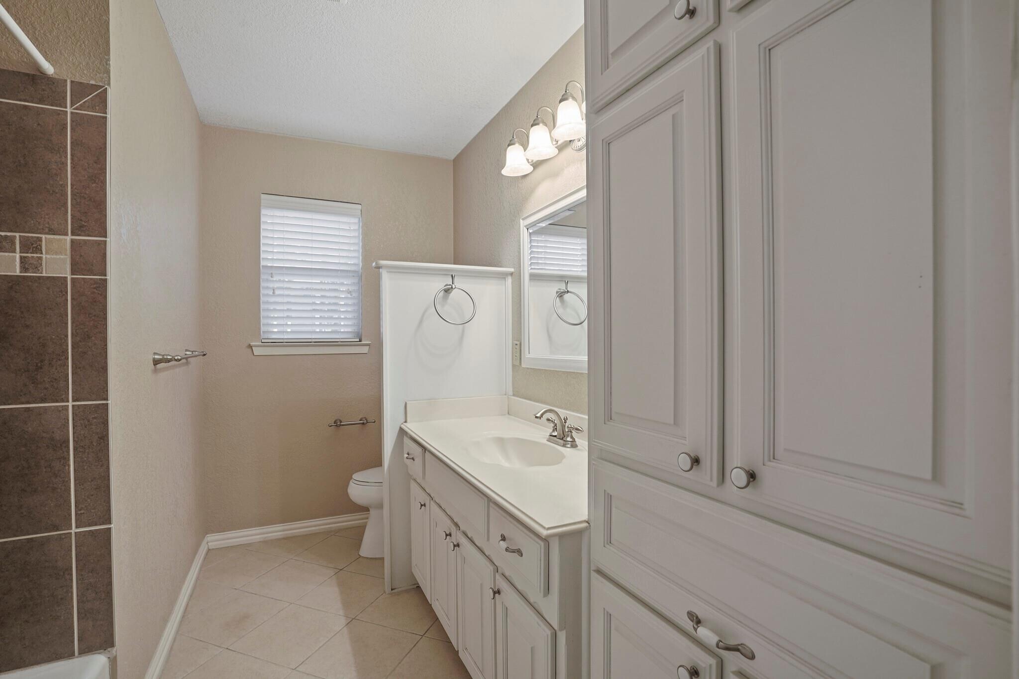 Building Photo - 205 Teeter Dr