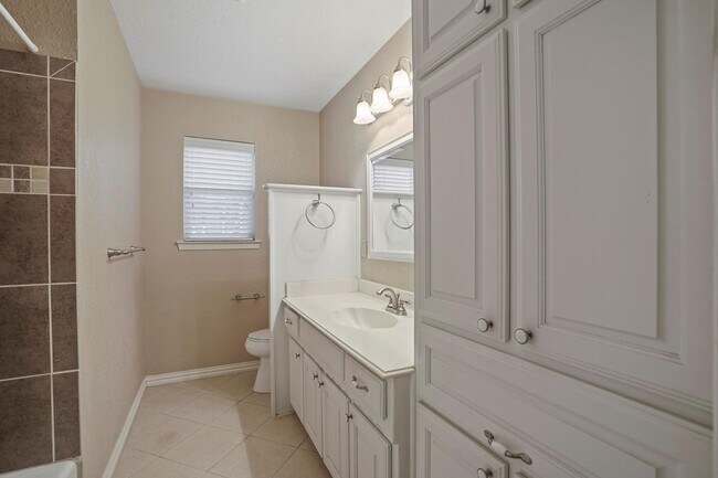 Building Photo - 205 Teeter Dr