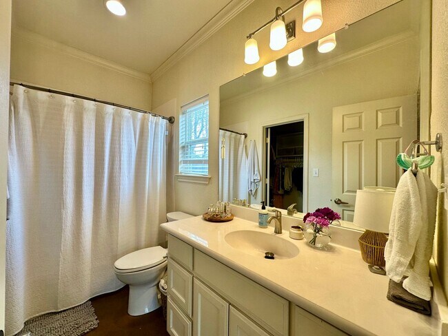 Building Photo - 1801 S 10th St