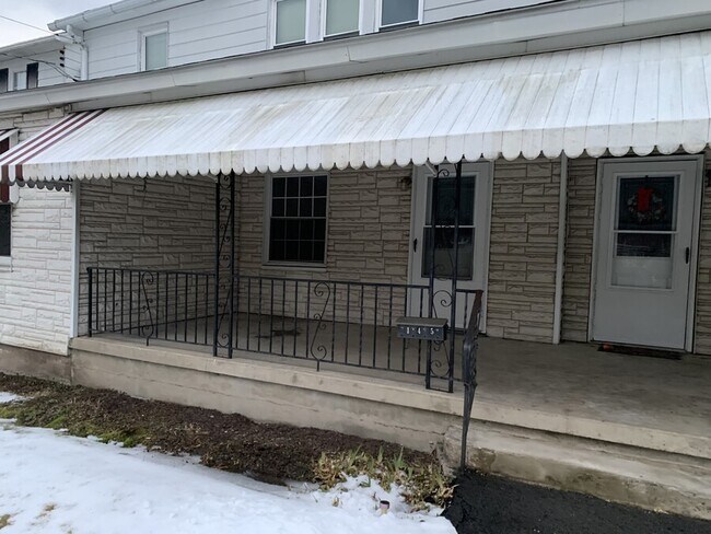 Building Photo - 145-147-147 Elm St