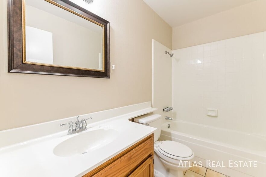 Building Photo - 1836 Navarre Ln