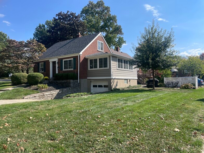 Charming Cape Cod - 2641 Vanderen Dr