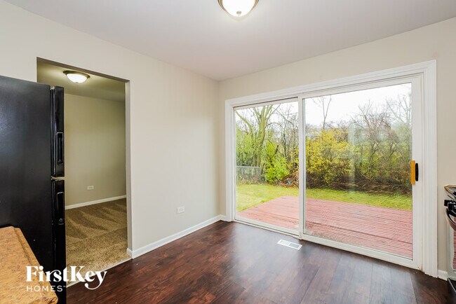 Building Photo - 660 Sullivan Ln