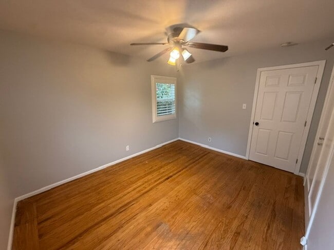Building Photo - 3824 Fernwood St