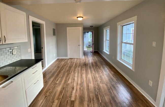 Building Photo - 433 Kayton Ave