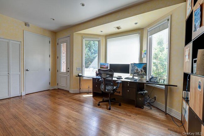 Building Photo - 37 Crescent Cove Cir