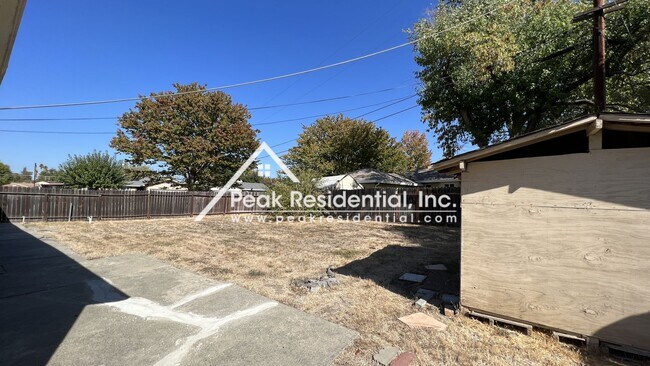 Building Photo - Nice 4bd/3ba House with 2 Car Garage