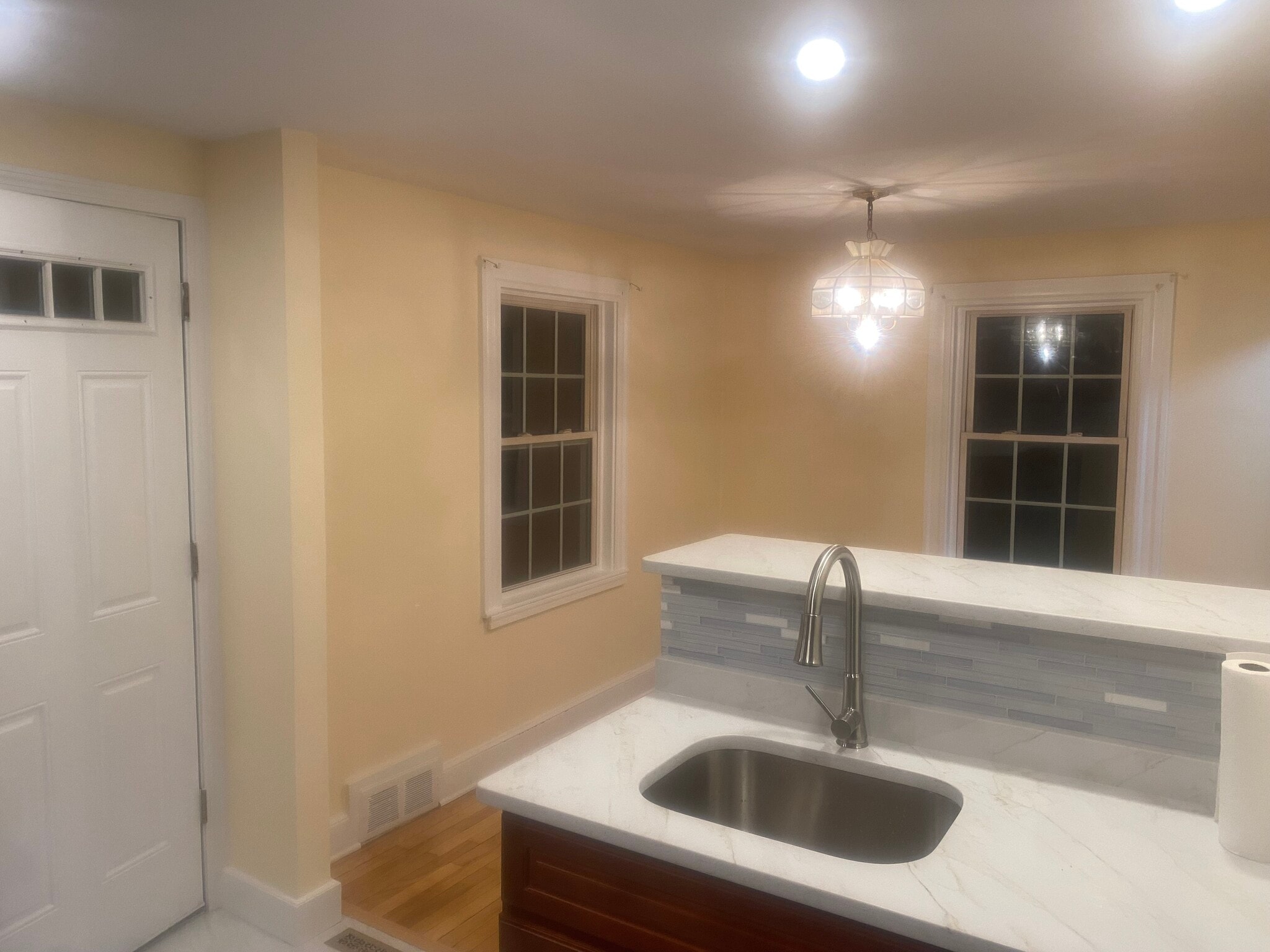 Building Photo - 6 Southmere Rd