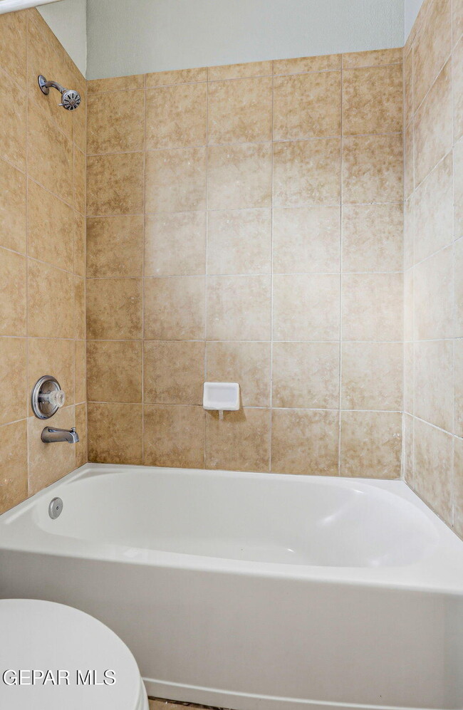 Building Photo - 3150 N Yarbrough Dr