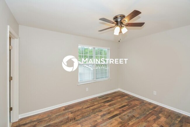 Building Photo - 3 Bedroom Pet-Friendly Home in NASHVILLE, TN with Main Street Renewal