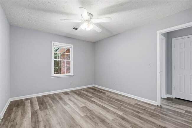 Building Photo - 432 Charleston Ln