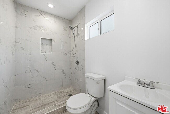 Building Photo - 222 E Vernon Ave