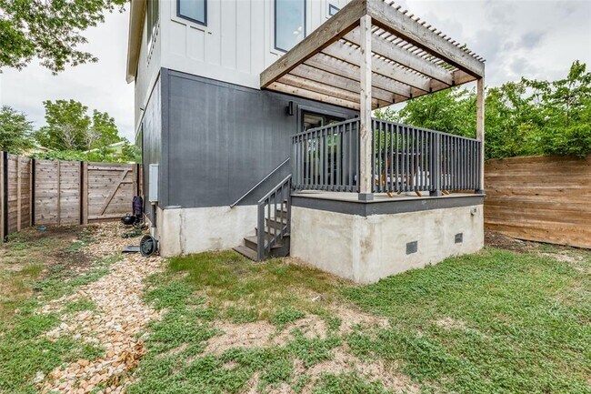 Building Photo - 1204 Georgian St