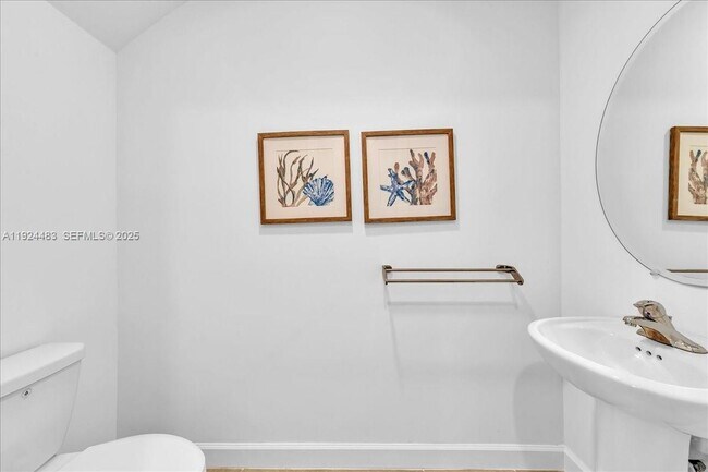 Building Photo - 1004 Willow Pl