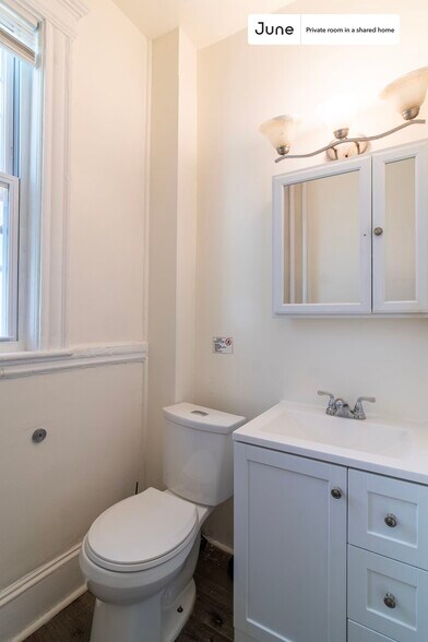 Building Photo - Room in Shared 5 bed/2 bath home in Dorchester Center