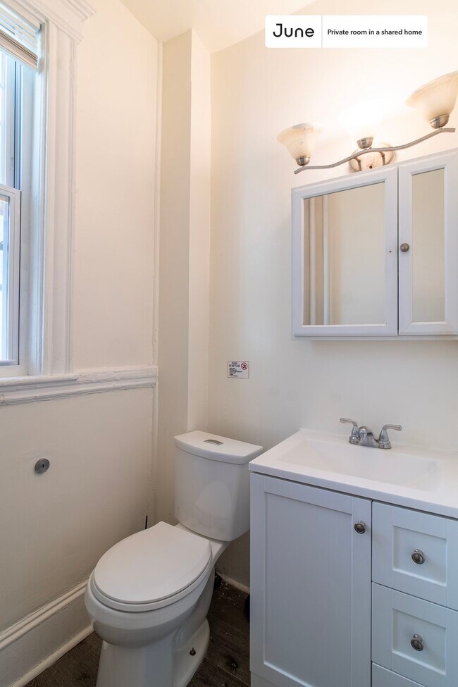 Building Photo - Room in Shared 5 bed/2 bath home