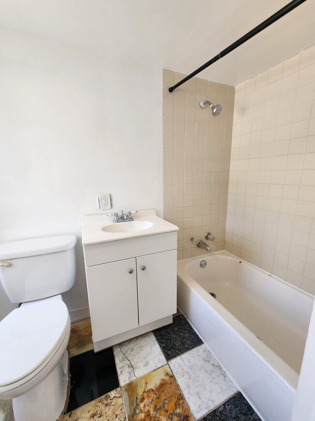 Building Photo - 2646 W Cullerton St