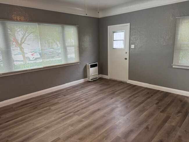 Building Photo - 714 Lime Ave