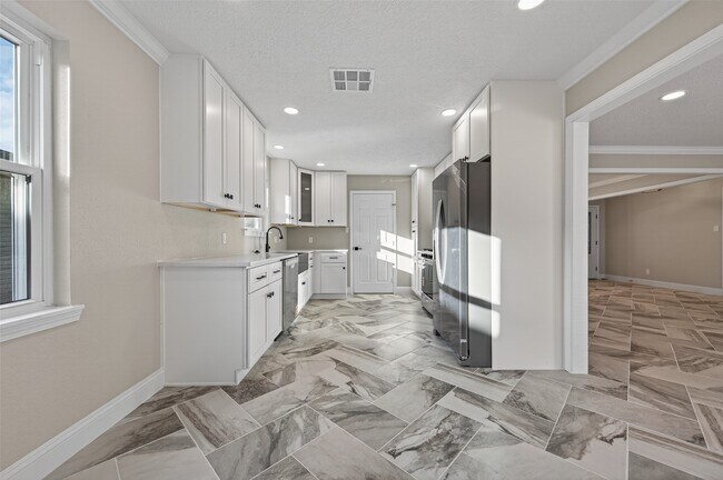 Building Photo - 5407 Lymbar Dr