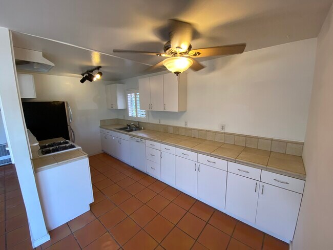 Building Photo - 353 N Colorado Pl