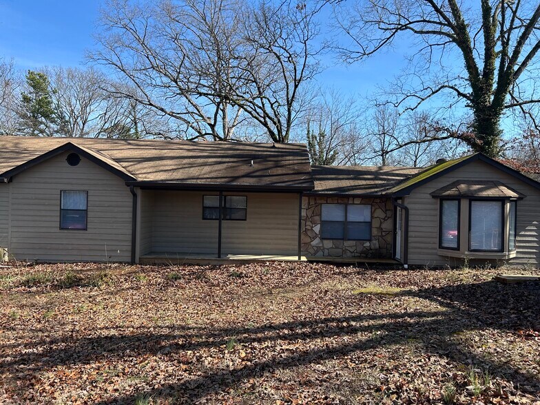 Building Photo - 600 Villard Dr