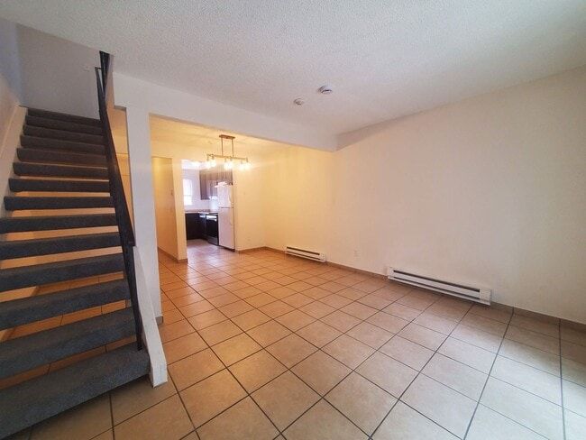 Building Photo - 928 Civic Center Dr
