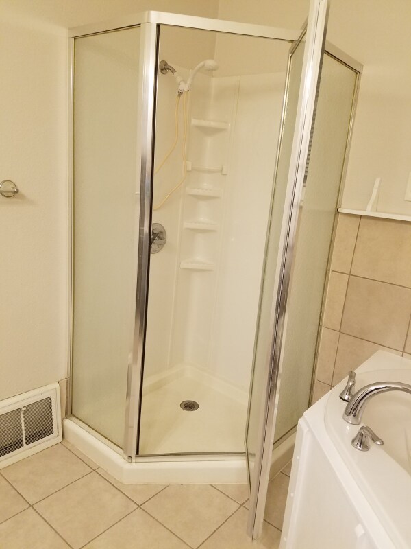 Building Photo - 1317 E 1st St