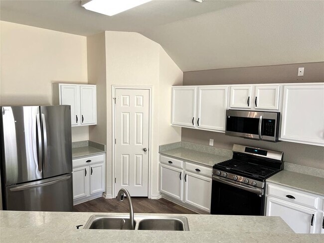Building Photo - 15053 Babbling Brook Dr