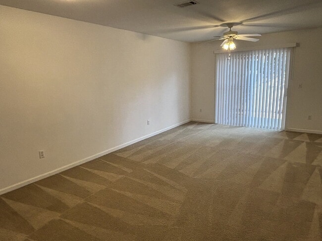 Building Photo - "Charming 2-Bedroom Townhouse in Fort Walt...