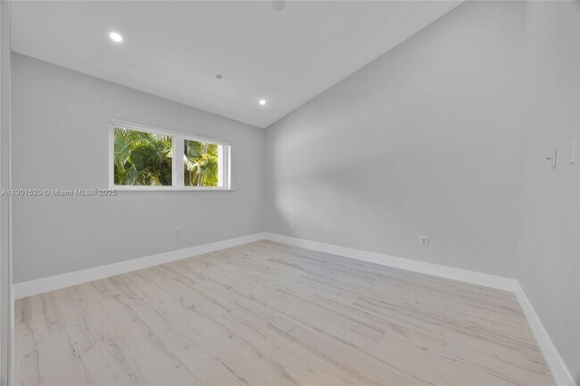 Building Photo - 8303 Old Cutler Rd