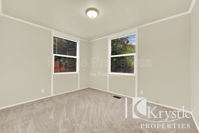 Building Photo - 1047 Valle Vista Ave