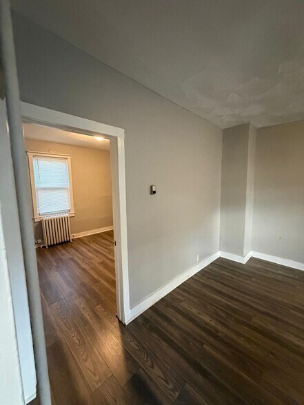 Building Photo - 127 Liverpool Ave