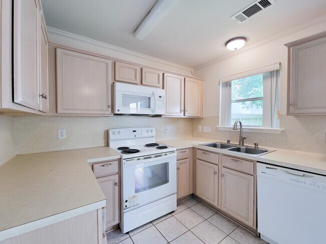 Building Photo - 11810 Rolling Stream Dr