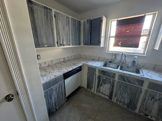 Building Photo - 6565 Arancio Dr W