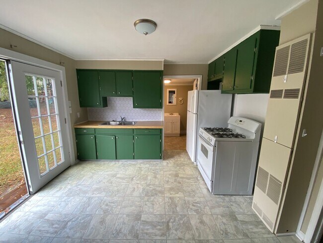 Building Photo - 1404 Rosewood Ln