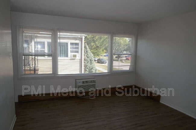 Building Photo - 748 E 5th Ct