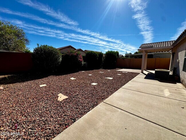 Building Photo - 15826 W Watson Ln