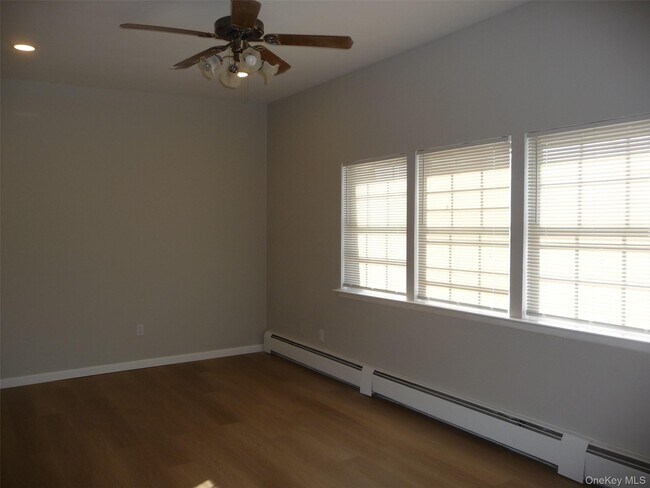 Building Photo - 91 Sarah Ln