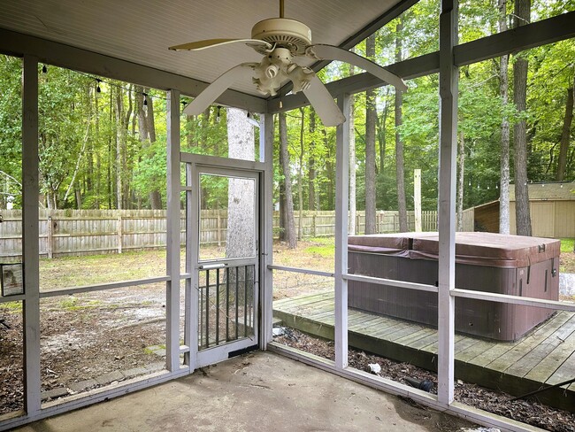 Building Photo - 322 Ash Wood Dr