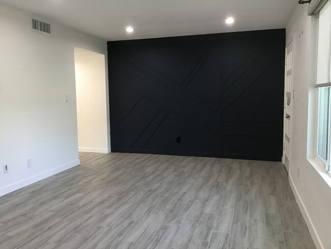 Building Photo - Corner Unit Townhome with Style and Substa...