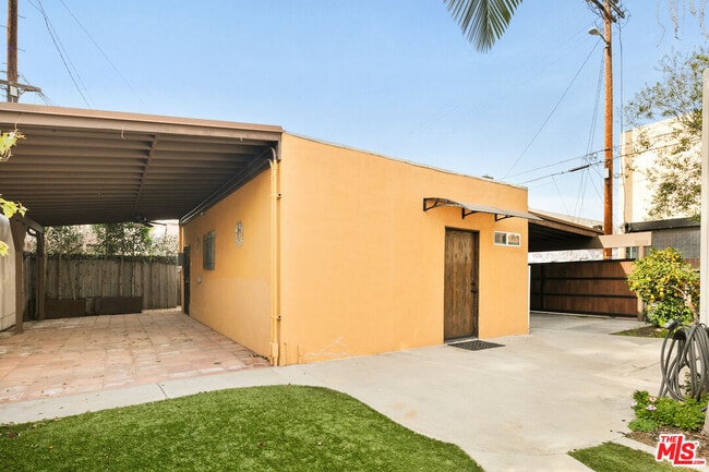 Building Photo - 637 N Alta Vista Blvd
