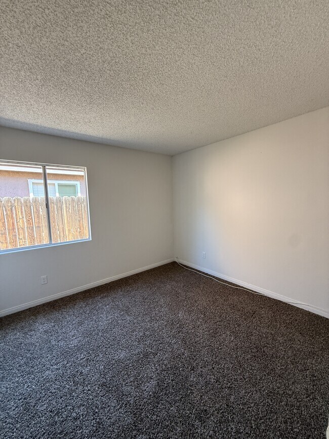 Building Photo - 480 Prairie Way