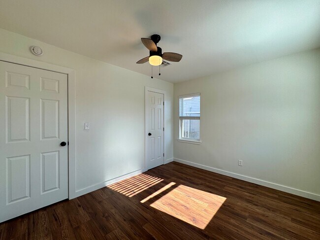 Building Photo - 809 Proctor Pl