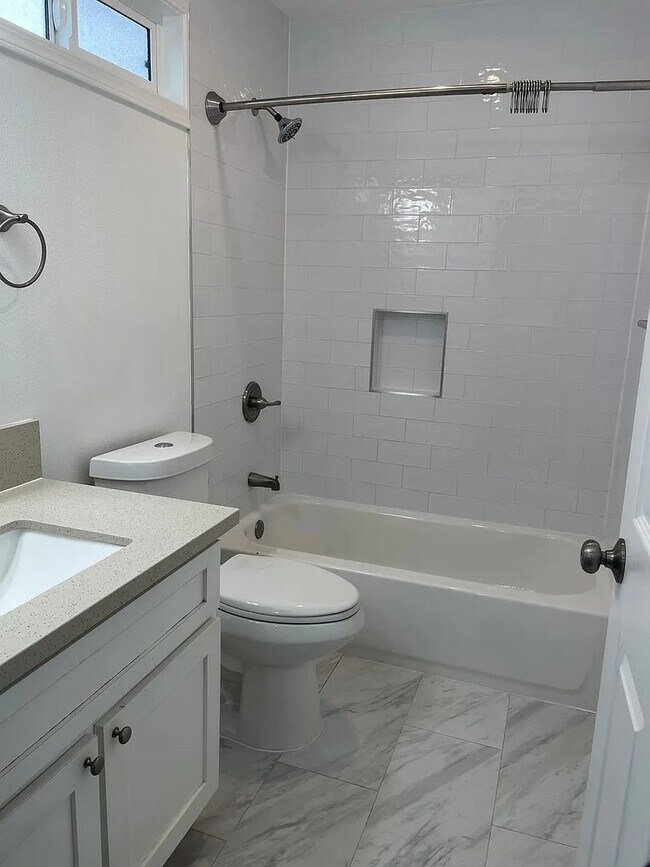 Building Photo - 11091 Violet Dr